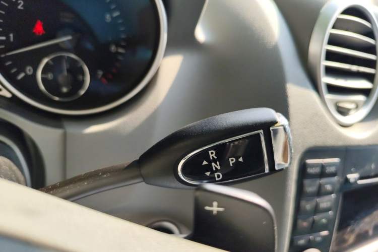 Used Mercedes-Benz M-Class 2010 ML 300 4MATIC Gear Lever