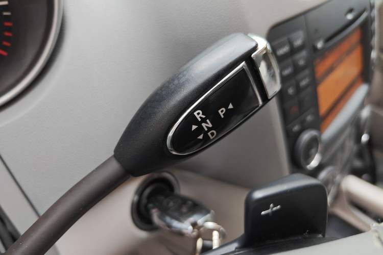 Used Mercedes-Benz M-Class 2010 ML 300 4MATIC Gear Lever