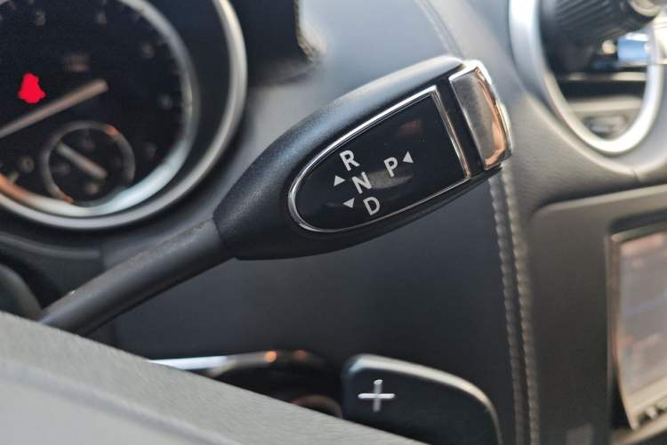 Used Mercedes-Benz M-Class 2010 ML 350 4MATIC Luxury Model Gear Lever