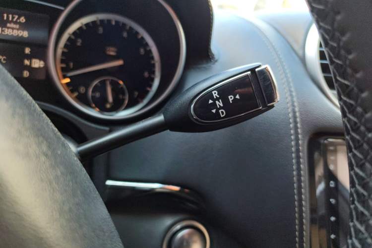 Used Mercedes-Benz M-Class 2010 ML 500 4MATIC Special Edition Gear Lever
