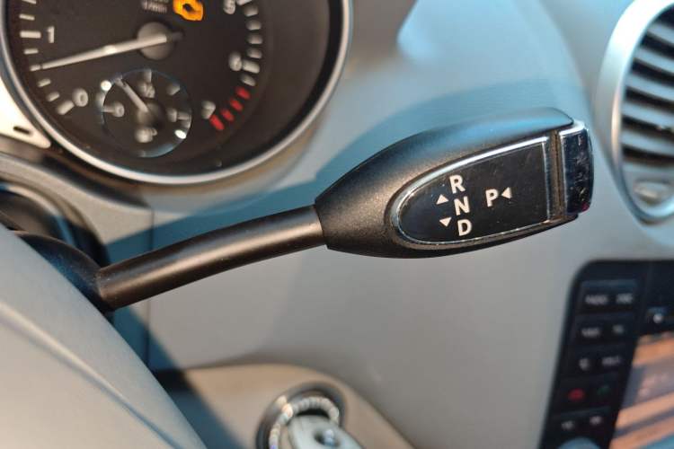 Used Mercedes-Benz M-Class 2010 ML 300 4MATIC Gear Lever