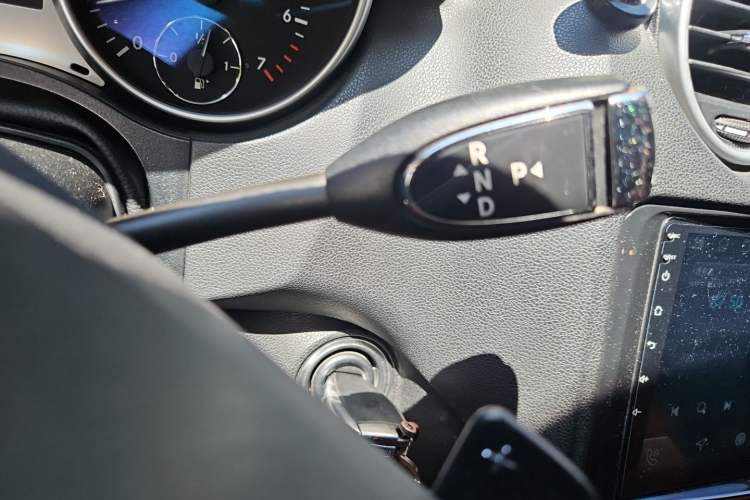 Used Mercedes-Benz M-Class 2010 ML 300 4MATIC Gear Lever