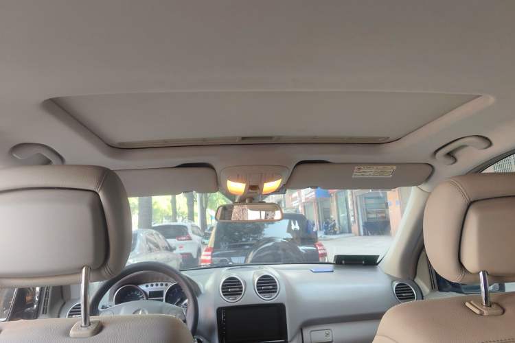 Used Mercedes-Benz M-Class 2010 ML 300 4MATIC Headliner