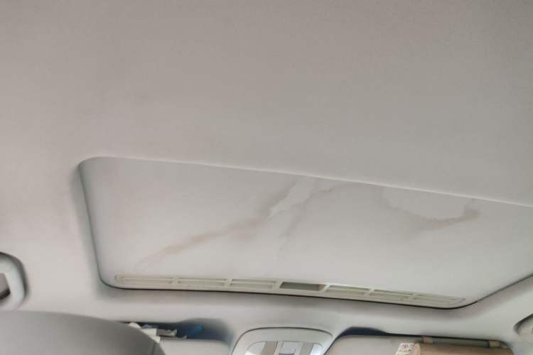 Used Mercedes-Benz M-Class 2010 ML 300 4MATIC Headliner