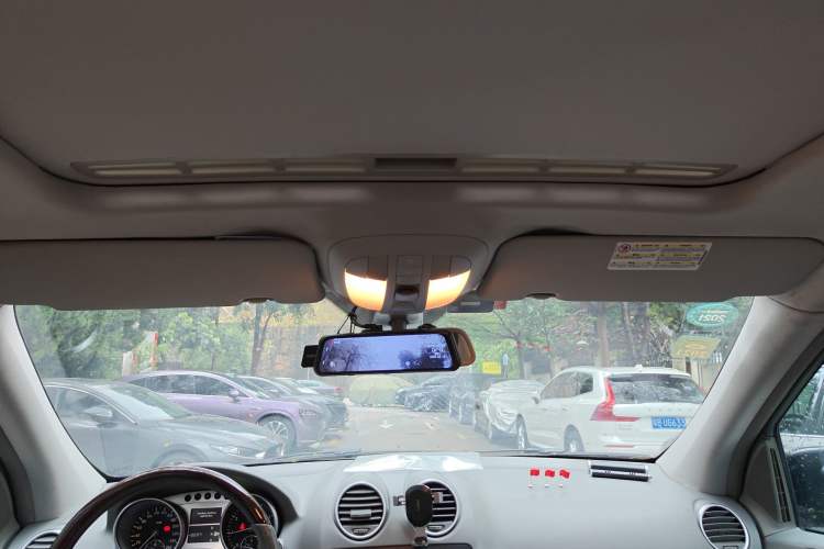 Used Mercedes-Benz M-Class 2010 ML 300 4MATIC Headliner