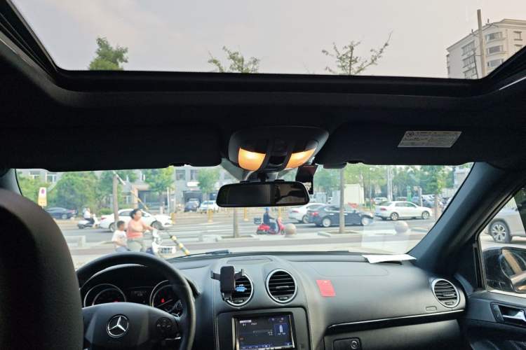 Used Mercedes-Benz M-Class 2010 ML 350 4MATIC Luxury Model Headliner