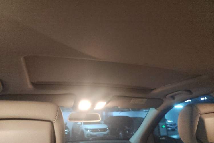 Used Mercedes-Benz M-Class 2010 ML 300 4MATIC Headliner