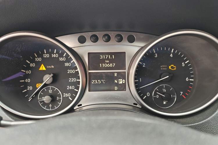 Used Mercedes-Benz M-Class 2010 ML 300 4MATIC Instrument Cluster