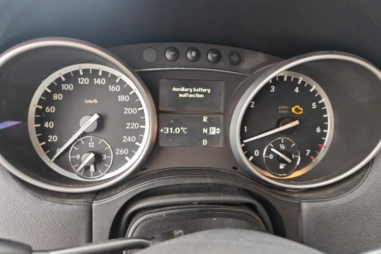 Used Mercedes-Benz M-Class 2010 ML 350 4MATIC Luxury Model Instrument Cluster