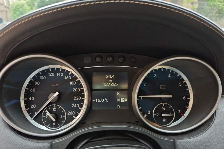 Used Mercedes-Benz M-Class 2010 ML 350 4MATIC Luxury Special Edition Instrument Cluster