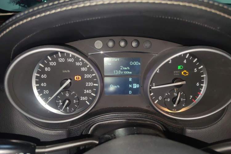 Used Mercedes-Benz M-Class 2010 ML 350 4MATIC Luxury Special Edition Instrument Cluster