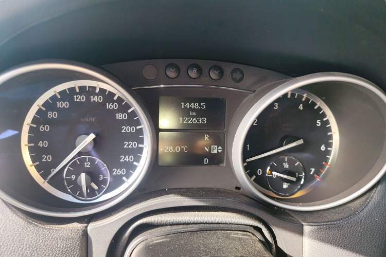 Used Mercedes-Benz M-Class 2010 ML 350 4MATIC Luxury Special Edition Instrument Cluster