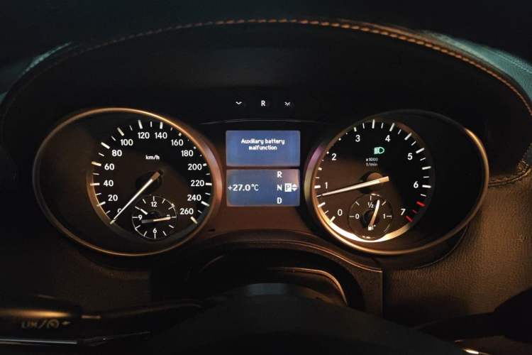Used Mercedes-Benz M-Class 2010 ML 350 4MATIC Luxury Special Edition Instrument Cluster