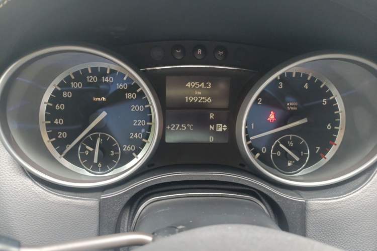 Used Mercedes-Benz M-Class 2010 ML 500 4MATIC Instrument Cluster