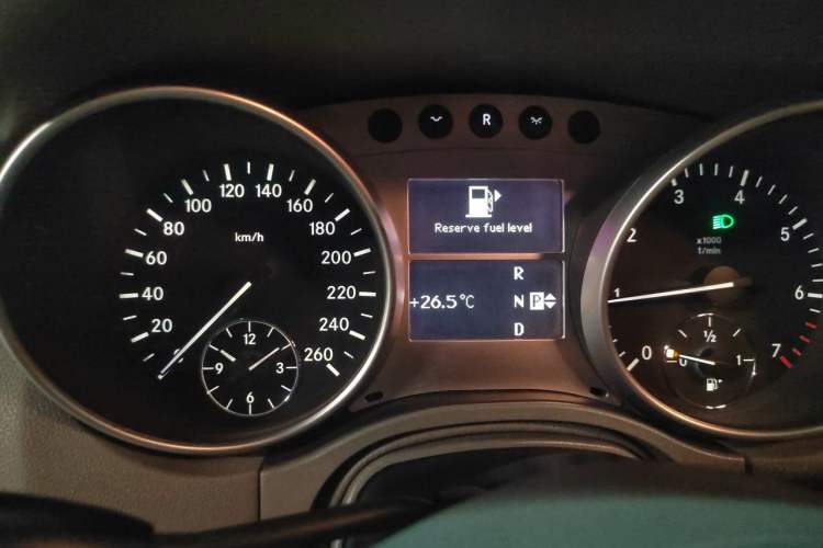 Used Mercedes-Benz M-Class 2010 ML 300 4MATIC Instrument Cluster