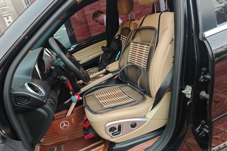 Used Mercedes-Benz M-Class 2010 ML 350 4MATIC Luxury Special Edition Left Front Seat