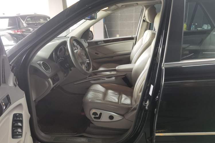 Used Mercedes-Benz M-Class 2010 ML 350 4MATIC Luxury Model Left Front Seat