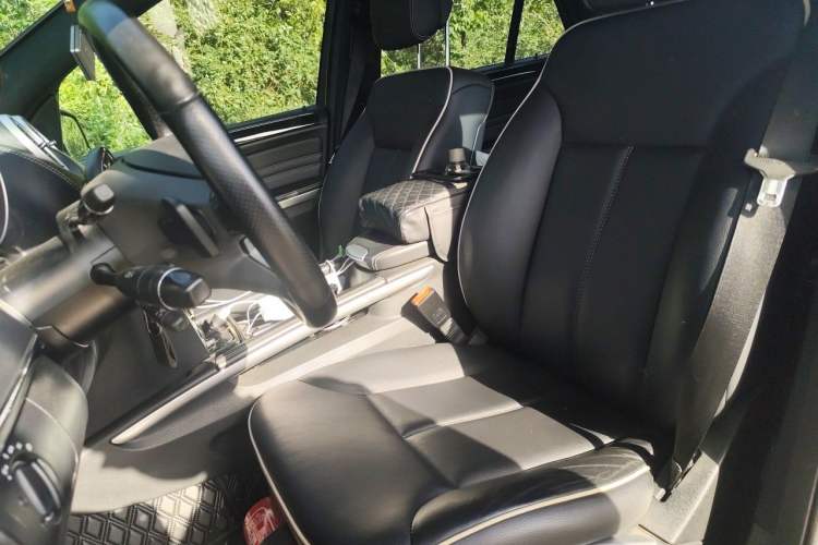 Used Mercedes-Benz M-Class 2010 ML 350 4MATIC Luxury Special Edition Left Front Seat