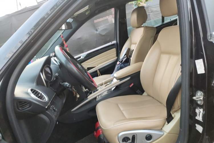 Used Mercedes-Benz M-Class 2010 ML 350 4MATIC Luxury Special Edition Left Front Seat