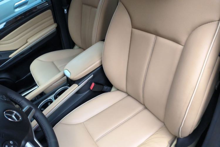 Used Mercedes-Benz M-Class 2010 ML 350 4MATIC Luxury Model Left Front Seat