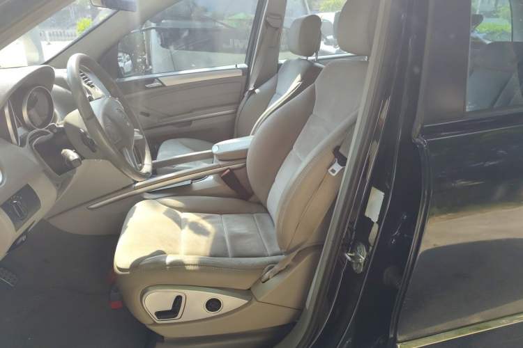 Used Mercedes-Benz M-Class 2010 ML 300 4MATIC Left Front Seat