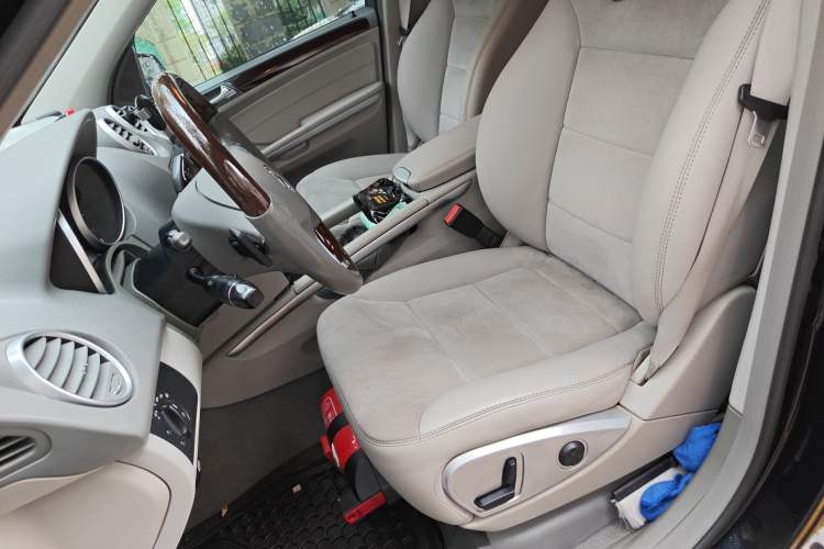 Used Mercedes-Benz M-Class 2010 ML 300 4MATIC Left Front Seat