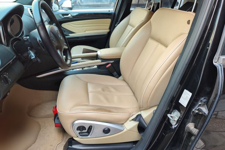 Used Mercedes-Benz M-Class 2010 ML 500 4MATIC Special Edition Left Front Seat