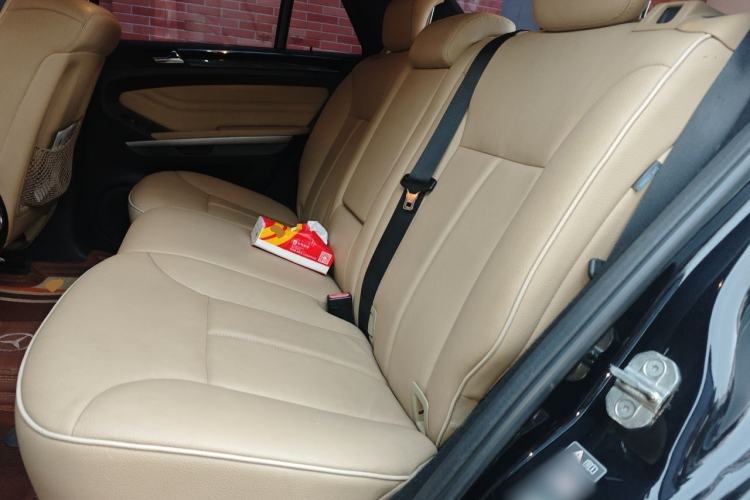 Used Mercedes-Benz M-Class 2010 ML 350 4MATIC Luxury Special Edition Left Rear Seat