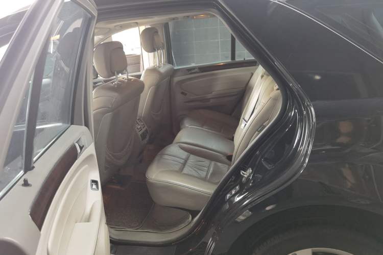 Used Mercedes-Benz M-Class 2010 ML 350 4MATIC Luxury Model Left Rear Seat