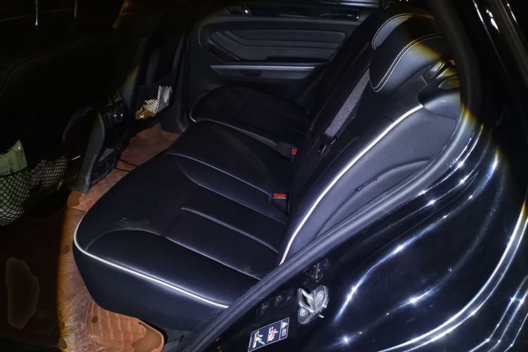 Used Mercedes-Benz M-Class 2010 ML 350 4MATIC Luxury Model Left Rear Seat