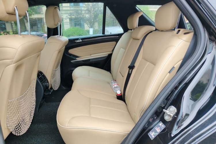 Used Mercedes-Benz M-Class 2010 ML 350 4MATIC Luxury Model Left Rear Seat