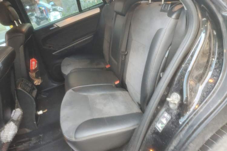 Used Mercedes-Benz M-Class 2010 ML 300 4MATIC Left Rear Seat