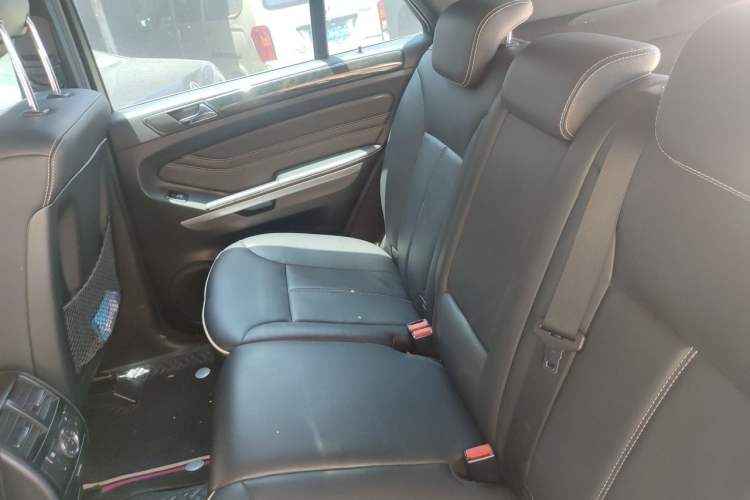 Used Mercedes-Benz M-Class 2010 ML 350 4MATIC Luxury Model Left Rear Seat