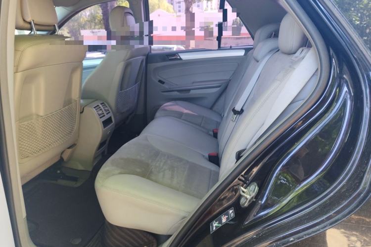 Used Mercedes-Benz M-Class 2010 ML 300 4MATIC Left Rear Seat