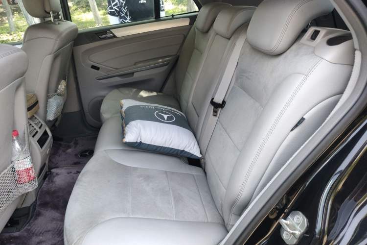 Used Mercedes-Benz M-Class 2010 ML 300 4MATIC Left Rear Seat