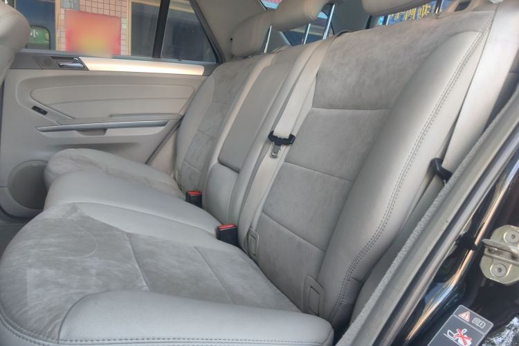 Used Mercedes-Benz M-Class 2010 ML 300 4MATIC Left Rear Seat