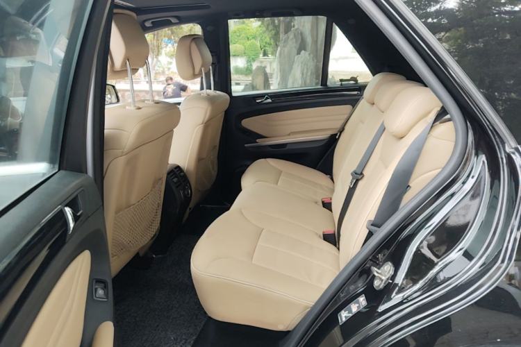 Used Mercedes-Benz M-Class 2010 ML 350 4MATIC Luxury Model Left Rear Seat