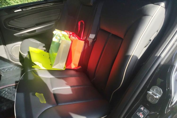 Used Mercedes-Benz M-Class 2010 ML 350 4MATIC Luxury Special Edition Left Rear Seat