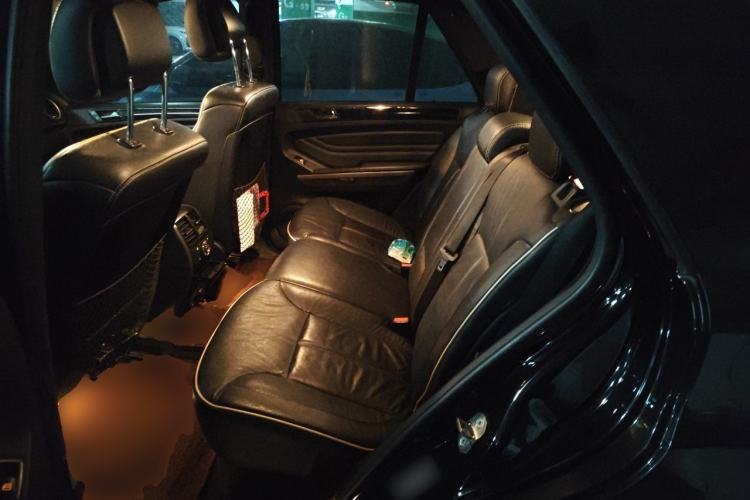 Used Mercedes-Benz M-Class 2010 ML 350 4MATIC Luxury Special Edition Left Rear Seat
