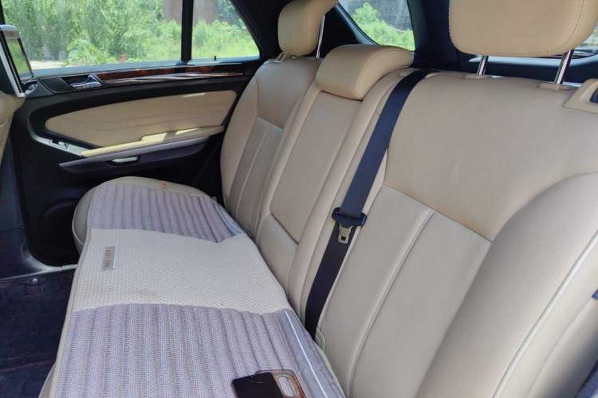 Used Mercedes-Benz M-Class 2010 ML 500 4MATIC Left Rear Seat