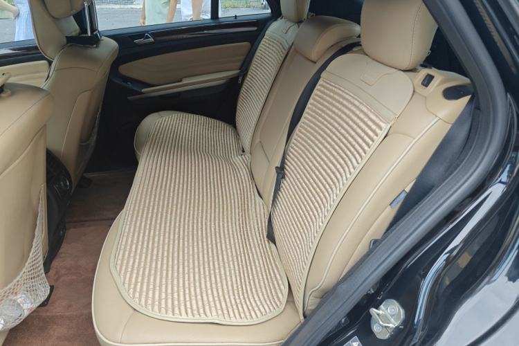 Used Mercedes-Benz M-Class 2010 ML 350 4MATIC Luxury Special Edition Left Rear Seat