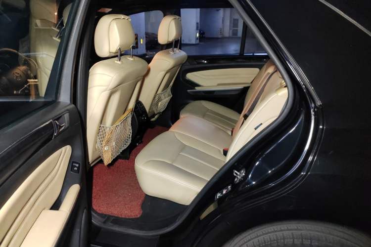 Used Mercedes-Benz M-Class 2010 ML 350 4MATIC Luxury Model Left Rear Seat