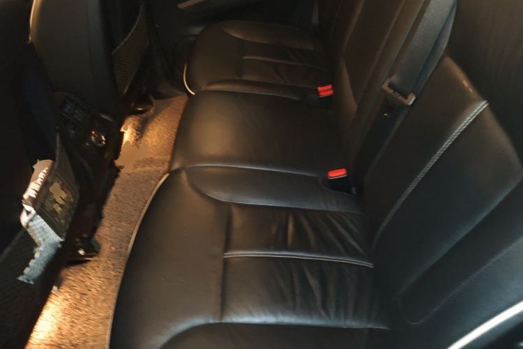 Used Mercedes-Benz M-Class 2010 ML 350 4MATIC Luxury Special Edition Left Rear Seat