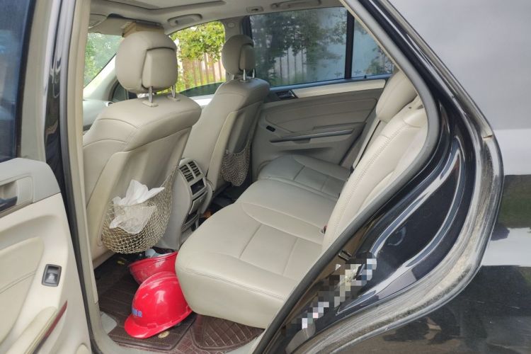 Used Mercedes-Benz M-Class 2010 ML 300 4MATIC Left Rear Seat
