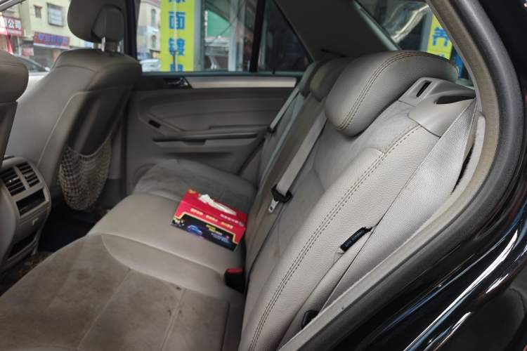 Used Mercedes-Benz M-Class 2010 ML 300 4MATIC Left Rear Seat