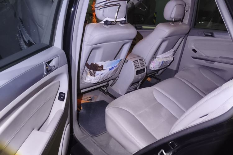 Used Mercedes-Benz M-Class 2010 ML 300 4MATIC Left Rear Seat