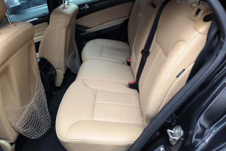Used Mercedes-Benz M-Class 2010 ML 350 4MATIC Luxury Model Left Rear Seat