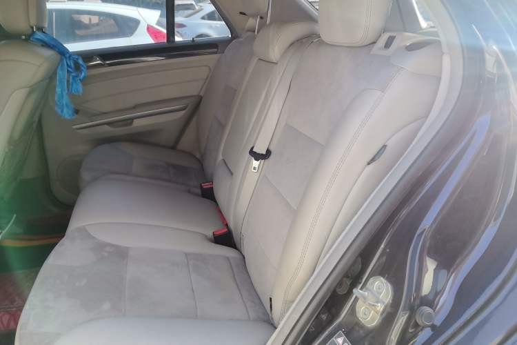 Used Mercedes-Benz M-Class 2010 ML 300 4MATIC Left Rear Seat