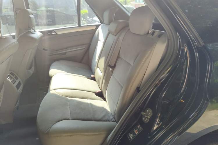 Used Mercedes-Benz M-Class 2010 ML 300 4MATIC Left Rear Seat