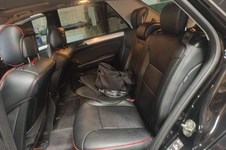 Used Mercedes-Benz M-Class 2010 ML 300 4MATIC Left Rear Seat